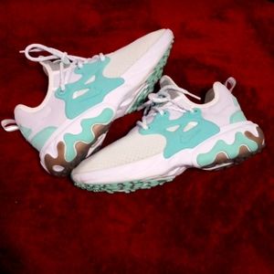 Size 10 Nike Presto React Teal and Light Gray